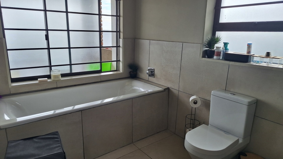 4 Bedroom Property for Sale in Humerail Eastern Cape